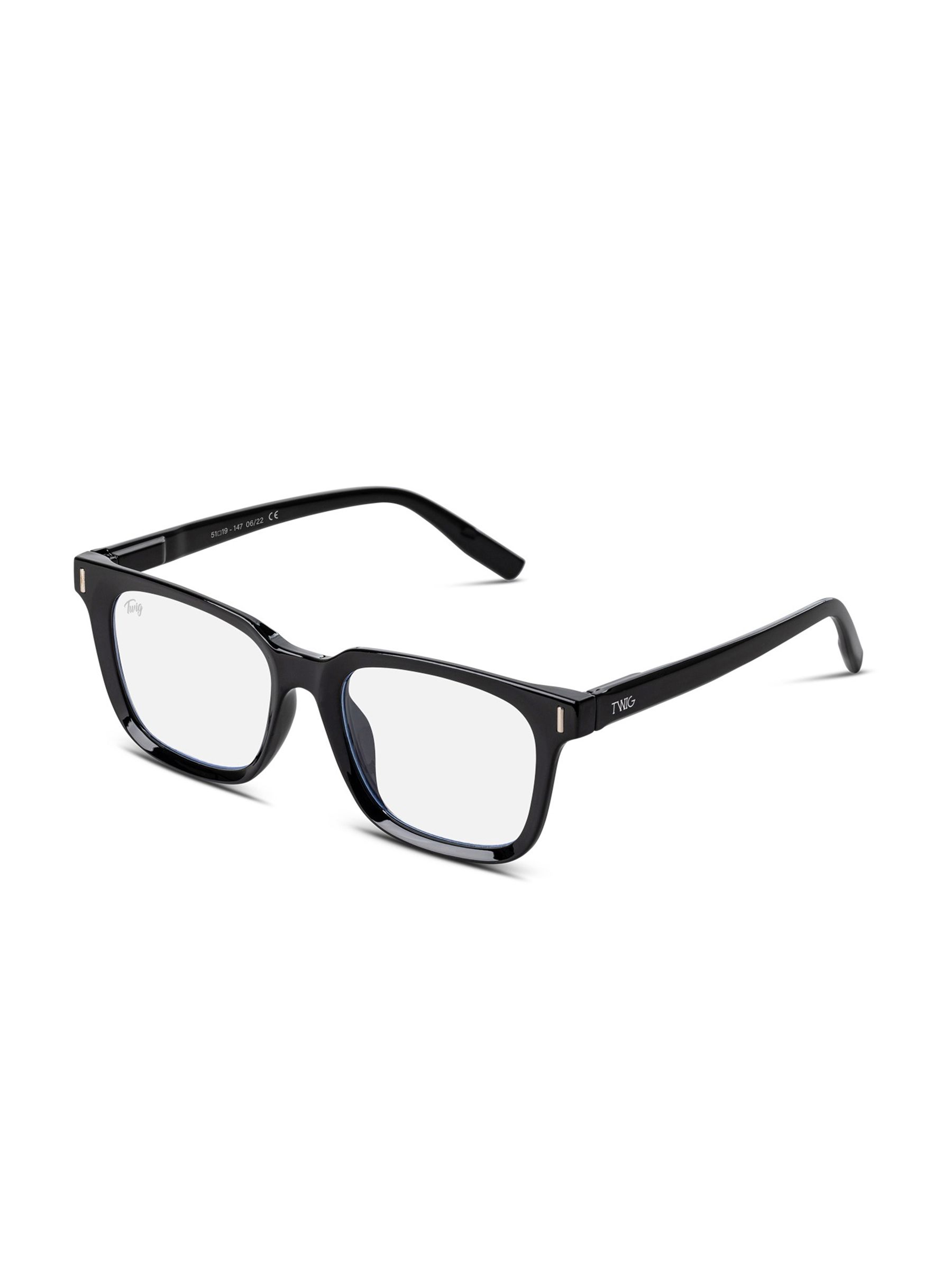 Occhiali neri con lenti rettangolari. Montatura nera. Modello unisex.