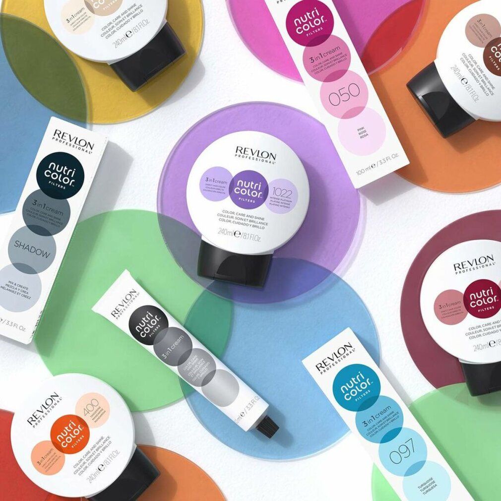 Diversi tubi e flaconi Revlon Nutri Color Filters. Colori: 050, 097, 400, 600, 1022. Testo: 3 in 1 cream, Color, Care and Shine.