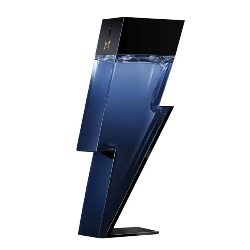 Flacone blu a forma di fulmine, tappo nero. Su sfondo bianco.