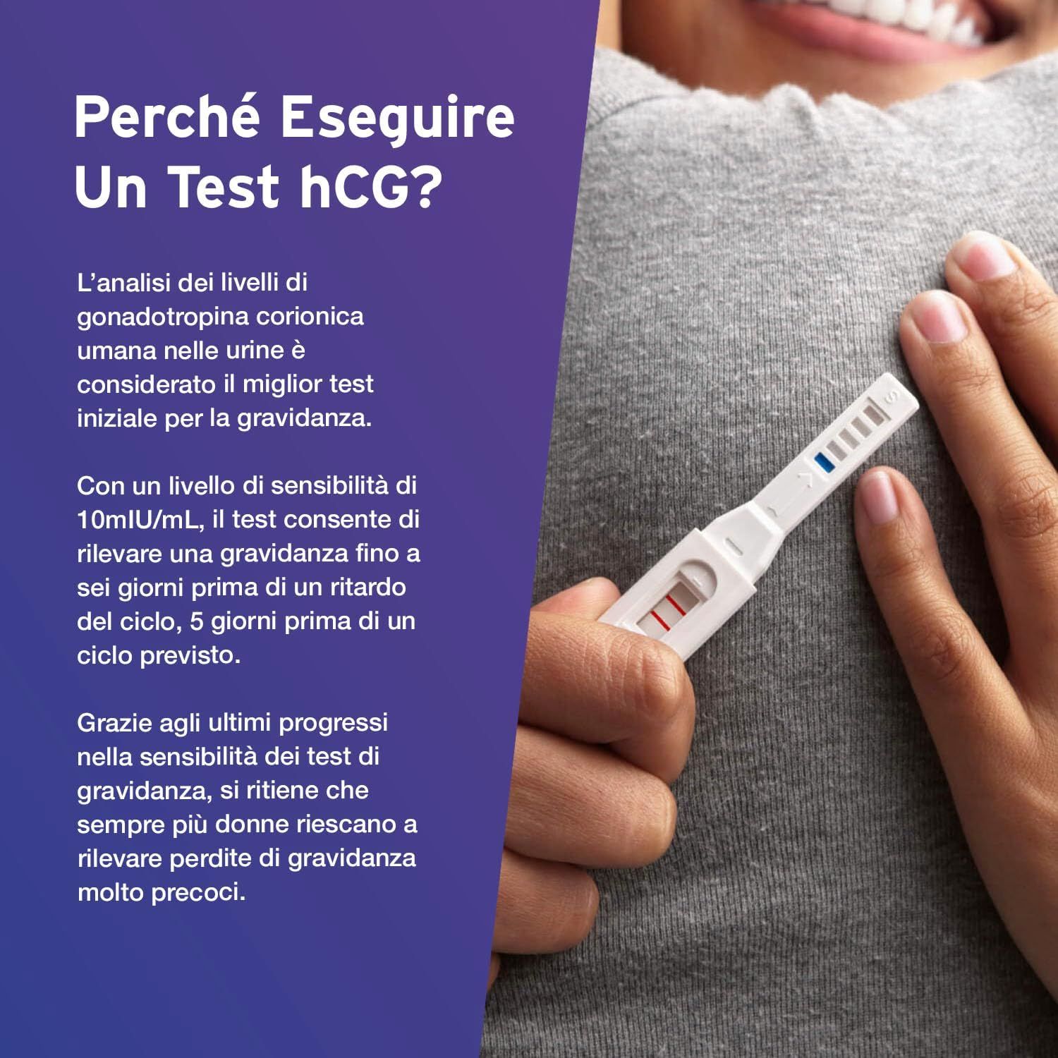 Persona che tiene in mano un test di gravidanza precoce. Il test mostra due linee. Il test è bianco con accenti blu.