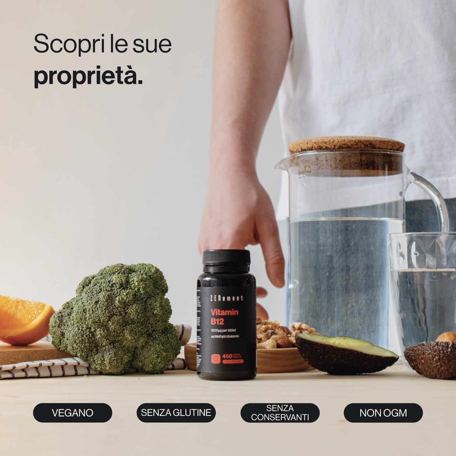 Flacone nero Zenement Vitamina B12, verdure, frutta, bicchiere d'acqua. Vegano, senza glutine, senza conservanti, senza OGM.