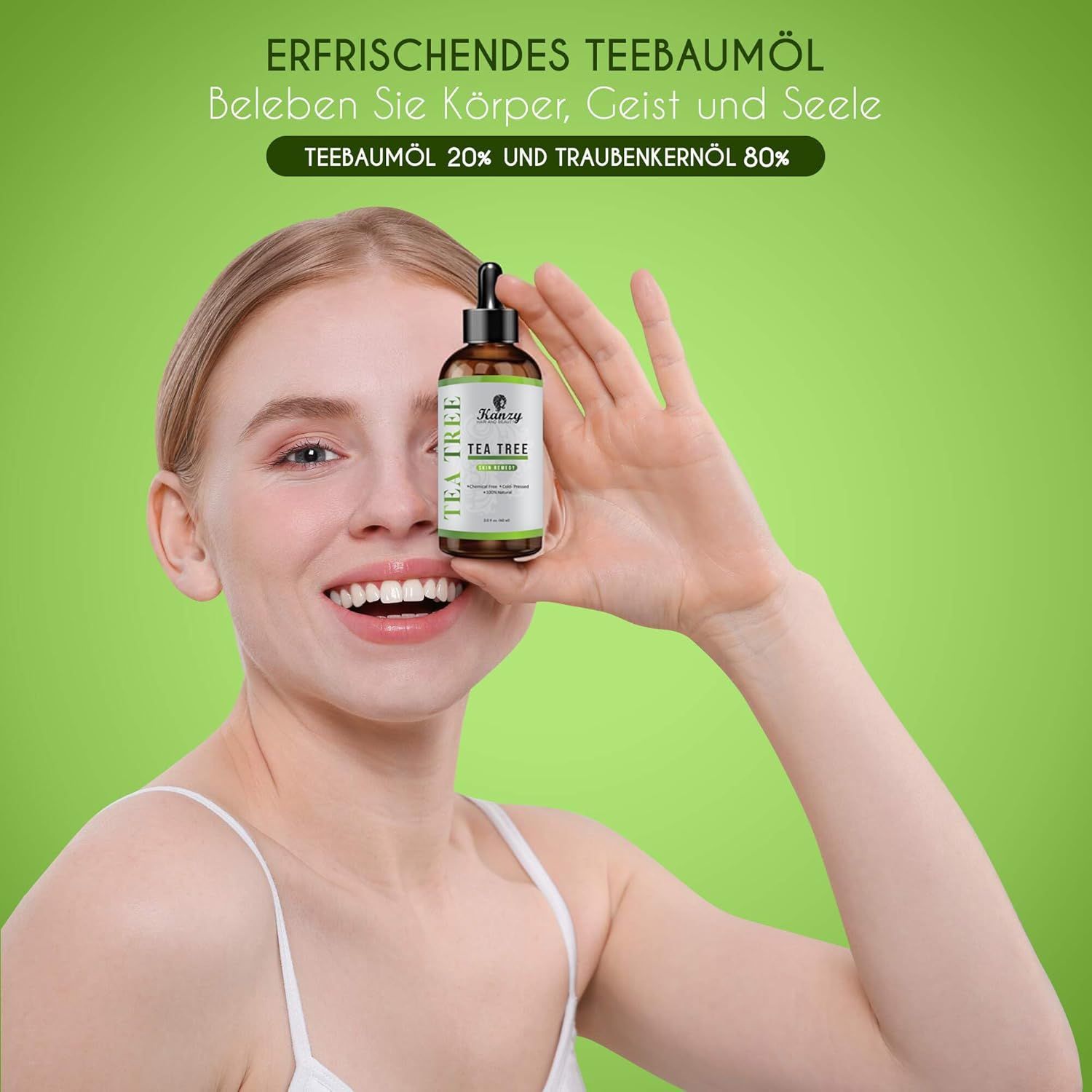 Donna che tiene in mano un flacone di Kanzy Tea Tree Oil. Sorride. Sfondo verde con testo: Olio rinfrescante dell'albero del tè.