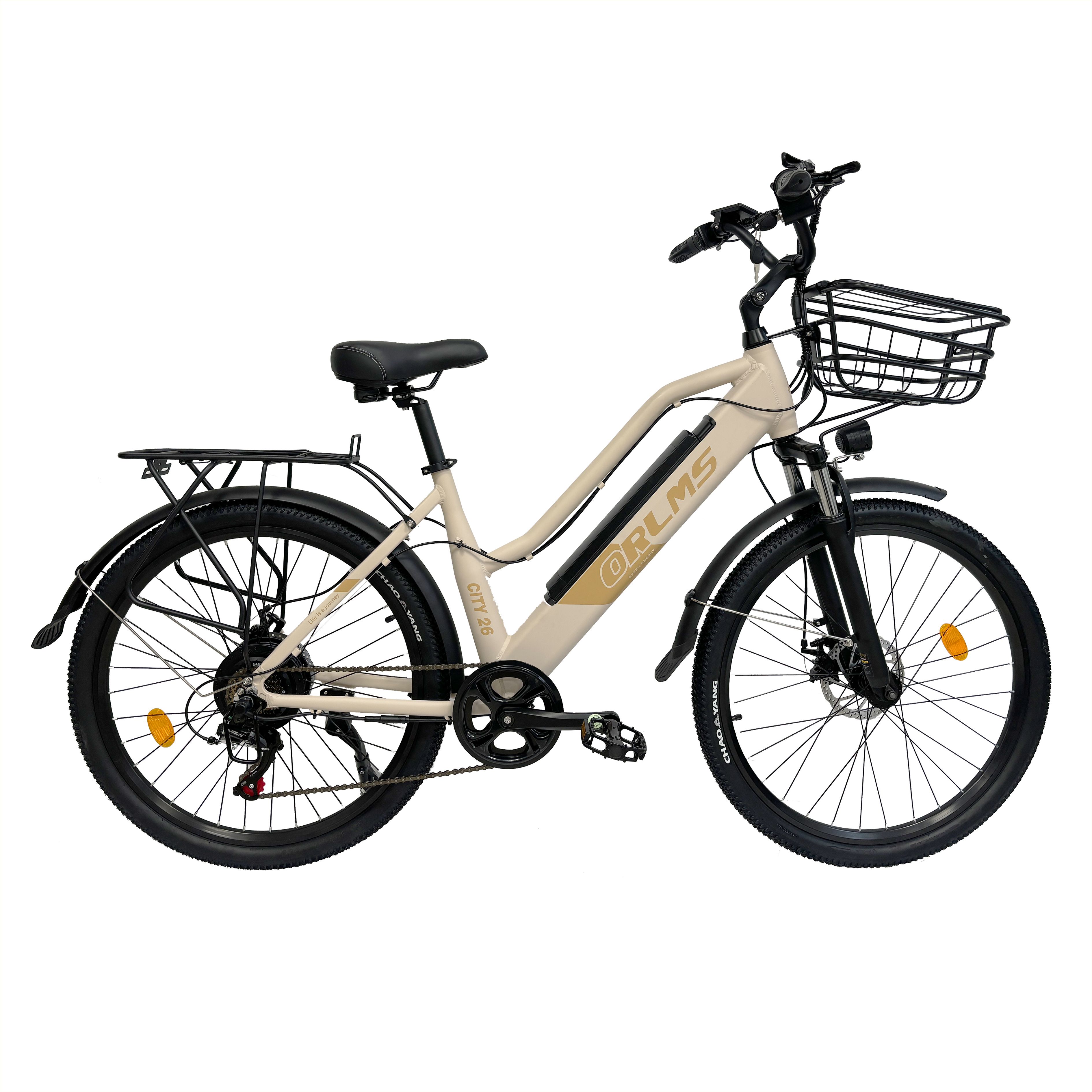 Bicicletta elettrica beige con cestino nero, parafanghi e portapacchi. Logo ORLMS. Pneumatici e sella neri.