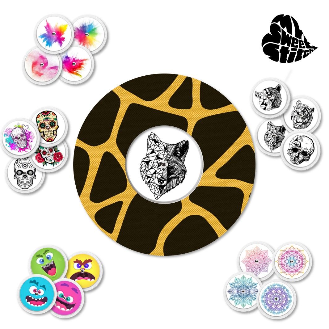 Vari anelli di fissaggio e adesivi rotondi con diversi design. Anello con motivo giraffa al centro.