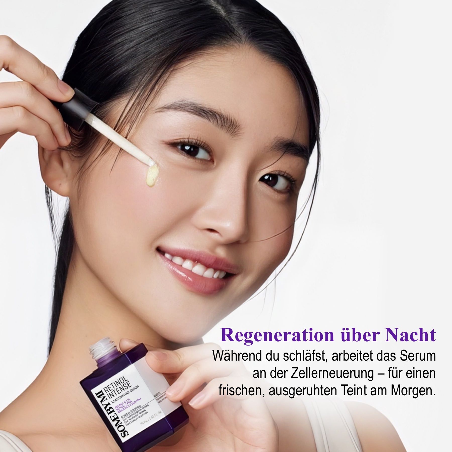 Donna con siero e flacone. Scritta: Retinol Intense Reactivating Serum. Marchio: Some By Mi. Testo sulla rigenerazione.