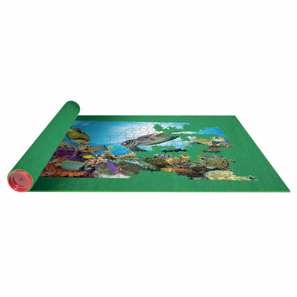 Tappetino puzzle Clementoni. Tappetino in feltro verde steso con puzzle. Bordo rosso. Dimensioni: 105x78cm. Puzzle con motivo subacqueo.