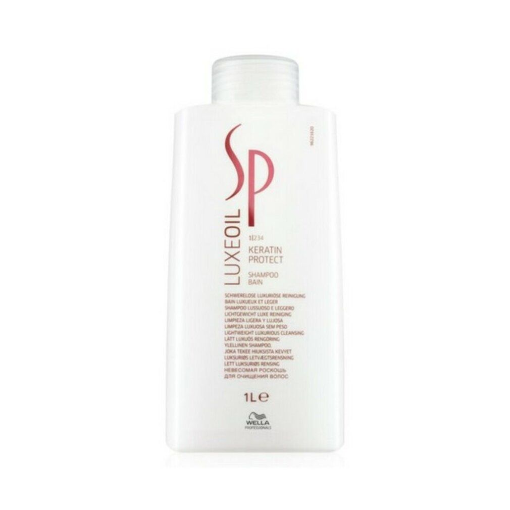 Flacone di shampoo bianco con logo rosso. Scritta: LUXE OIL, KERATIN PROTECT SHAMPOO, 1Le. Descrizioni multilingue. Marchio: Wella Professionals.