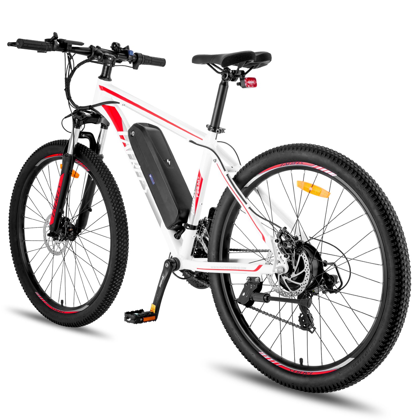 E-mountain bike bianco con dettagli rossi. Pneumatici, forcella e manubrio neri. Batteria sul telaio.