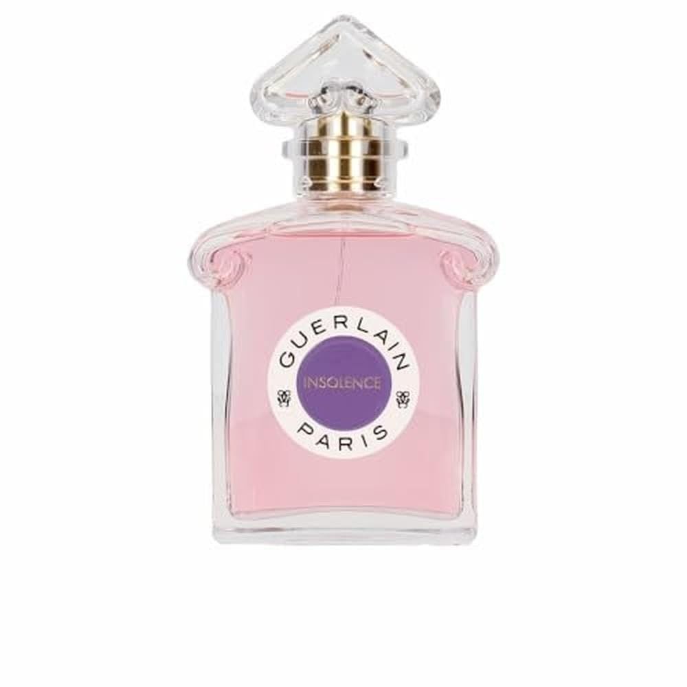 Flacone di profumo con liquido rosa, tappo dorato. Logo e testo sul flacone.