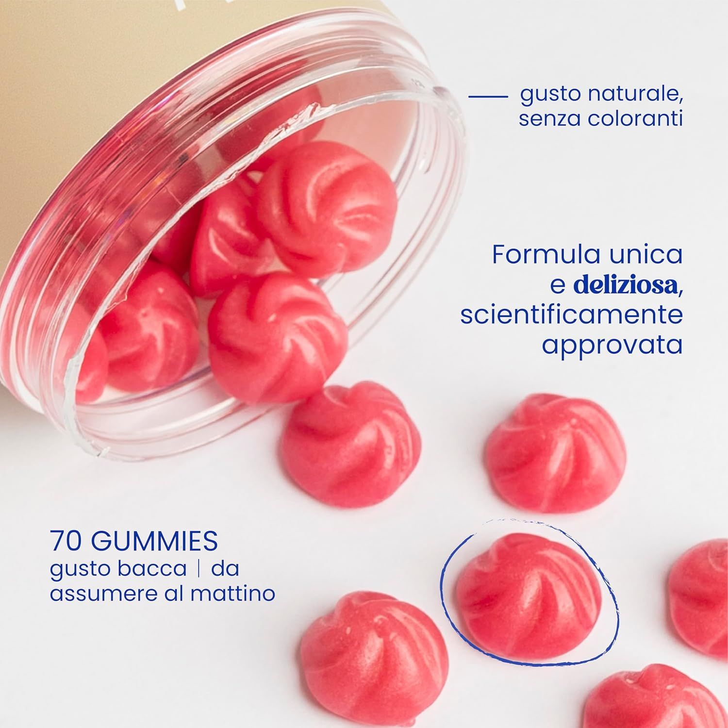 Barattolo aperto con caramelle gommose rosse. Testo: 70 caramelle gommose, gusto bacche. Gusto naturale, senza coloranti. Approvato.