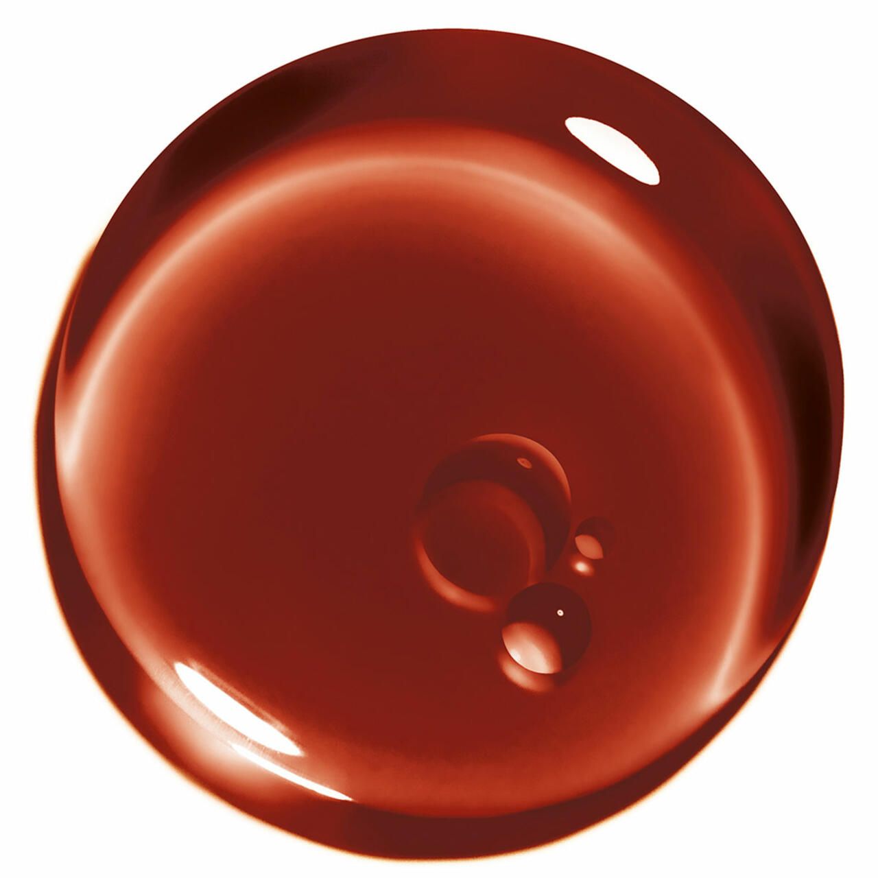 Goccia di olio per labbra rosso con bollicine.