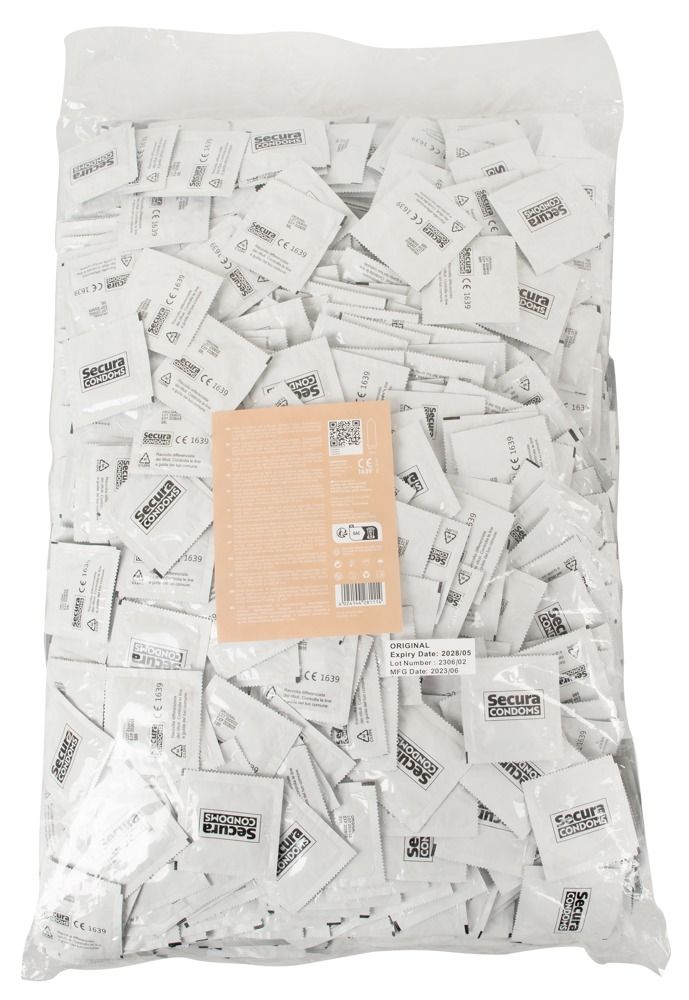 Grande sacchetto di preservativi confezionati singolarmente. È incluso un foglietto illustrativo. Sulle confezioni è scritto "Secura Condoms".
