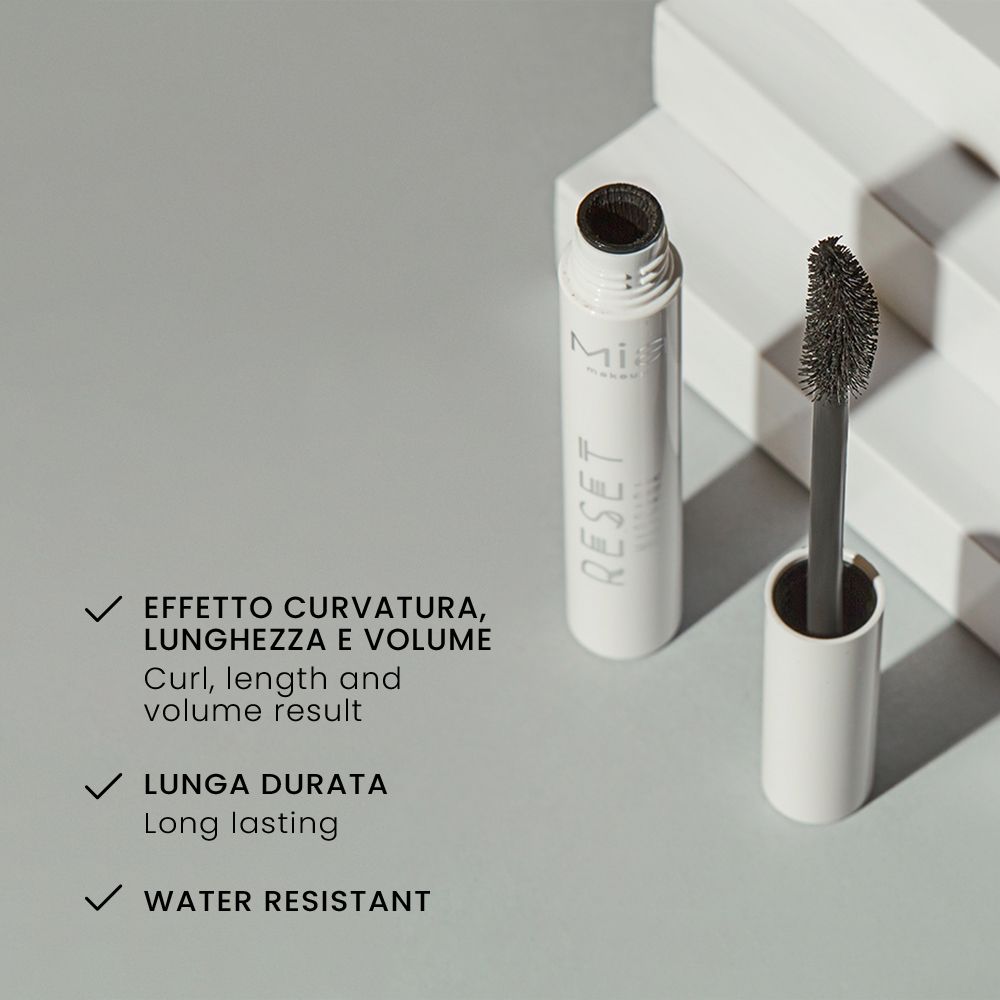 Flacone e spazzola per mascara. Flacone bianco con testo nero. Testo: Effetto curvatura, lunghezza e volume. Resistente all'acqua.