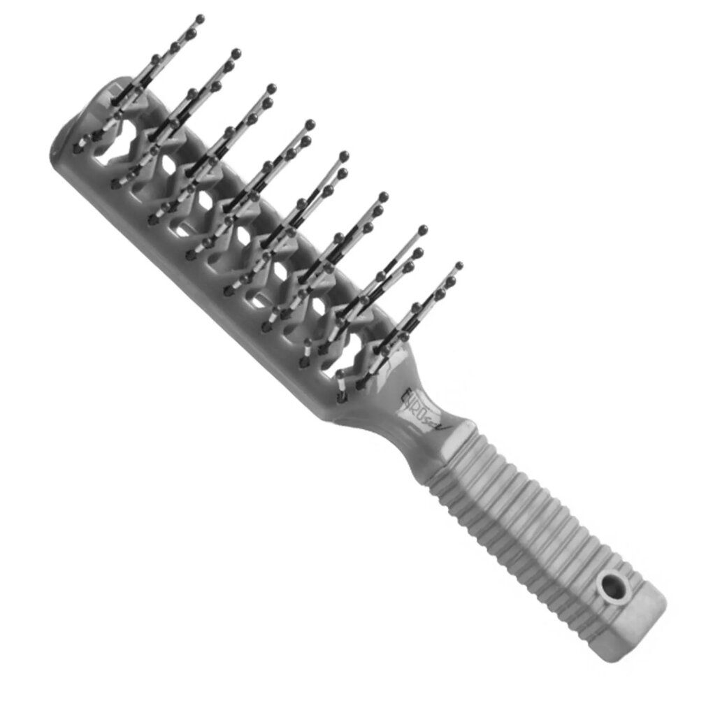 Spazzola per capelli grigia con manico e fori. Setole nere. Su sfondo bianco.