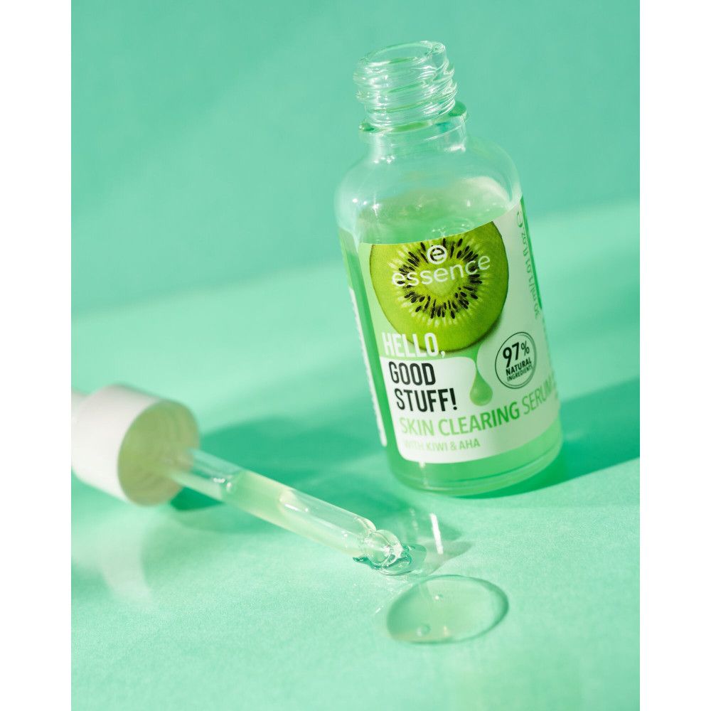 Flacone verde con pipetta e siero. Scritta: Essence, Hello, Good Stuff!, Skin Clearing Serum. Illustrazione di kiwi.