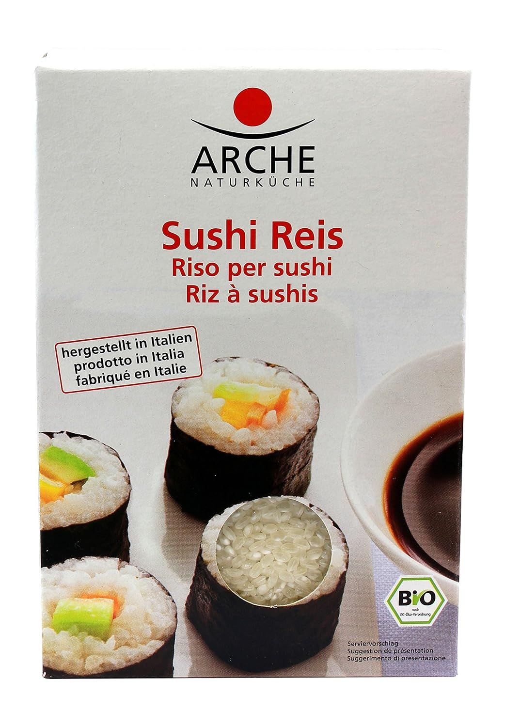 Confezione di riso per sushi Arche con primo piano di involtini di sushi, salsa di soia e sigillo biologico. Prodotto in Italia.