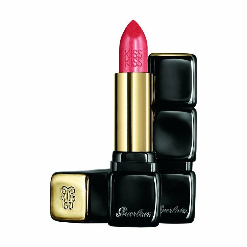 Rossetto rosso in stick nero e tubo dorato. Incisione KissKiss sul rossetto.