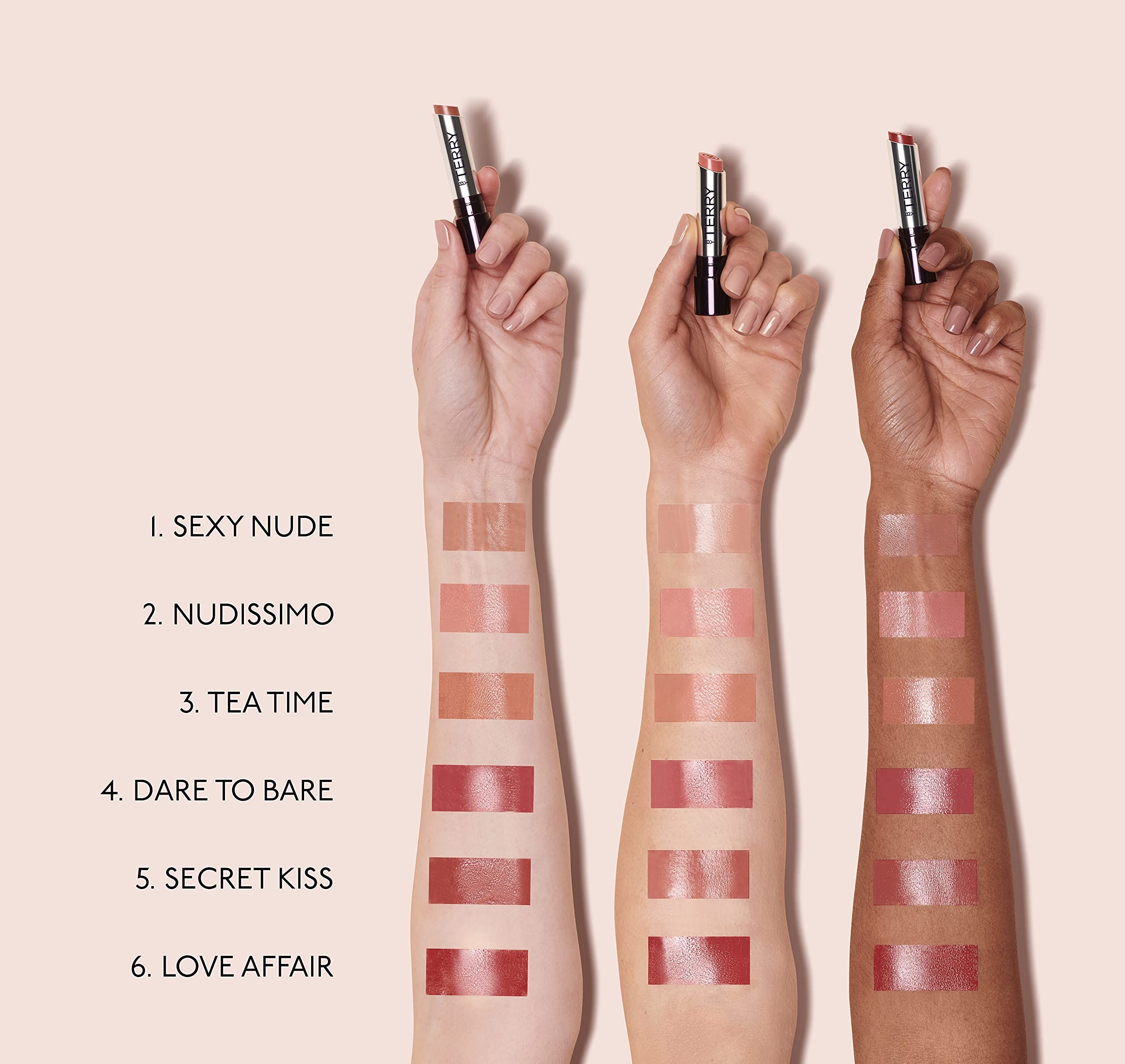 Braccia con colori di balsamo per labbra. Nomi dei prodotti: 1. SEXY NUDE, 2. NUDISSIMO, 3. TEA TIME, 4. DARE TO BARE, 5. SECRET KISS, 6. LOVE AFFAIR.