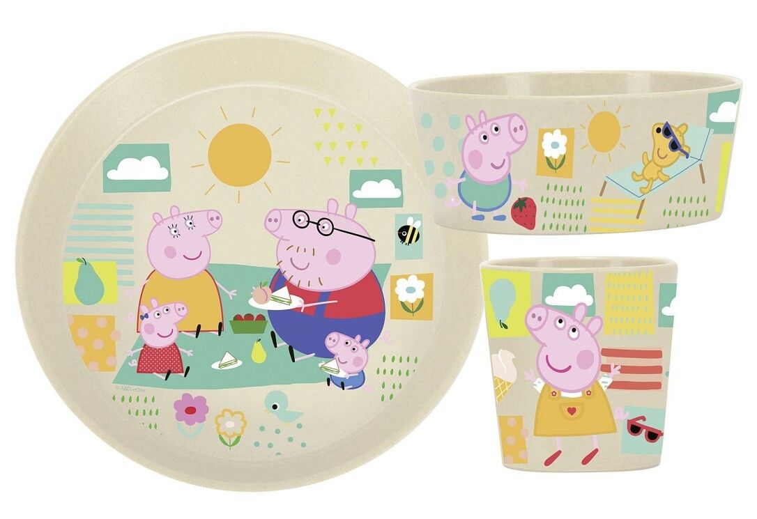 Set di stoviglie con motivi di Peppa Pig. Piatto, ciotola e bicchiere con illustrazioni colorate. Materiale beige.
