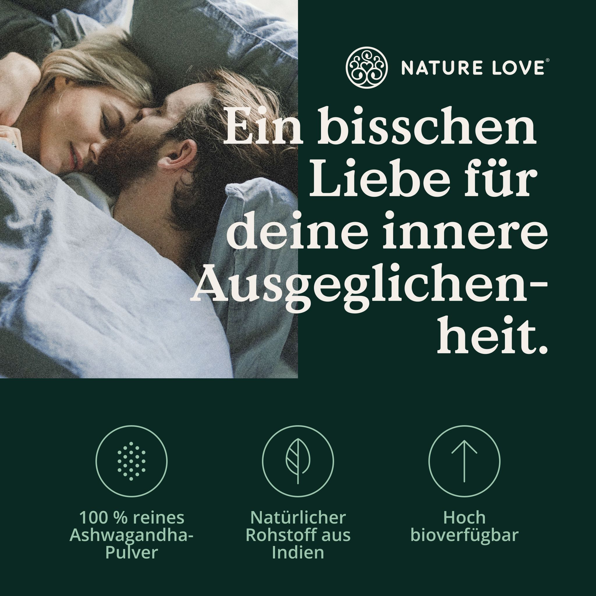 Coppia a letto. Testo: Un po' d'amore per il tuo equilibrio interiore. Loghi: 100% polvere di ashwagandha pura, materia prima naturale dall'India.