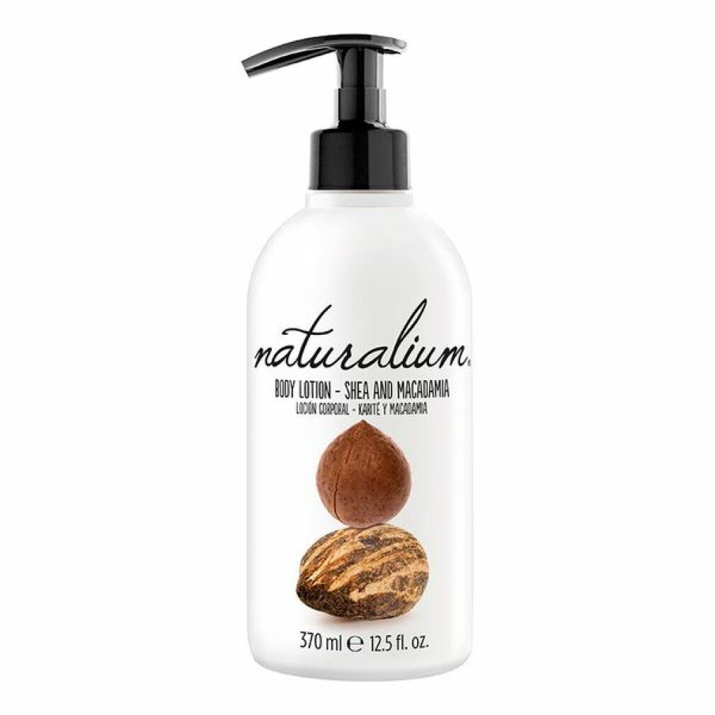 Flacone bianco con dosatore nero. Scritta: naturalium, Body Lotion Shea and Macadamia. Immagine di noci di karité e macadamia.