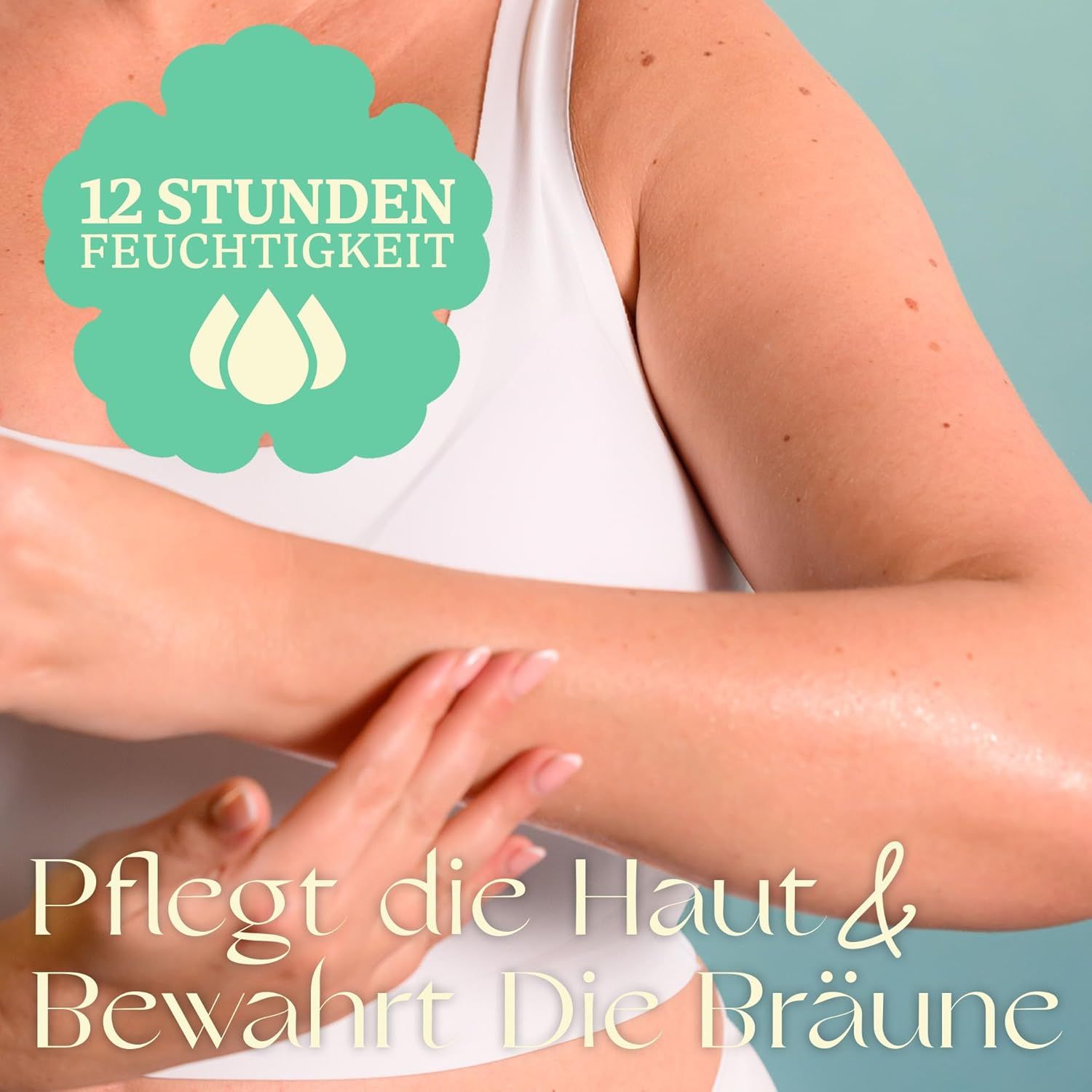 Donna con canotta bianca applica olio doposole sul braccio. Testo: 12 ore di idratazione, Nutre la pelle & aiuta a preservare l'abbronzatura.