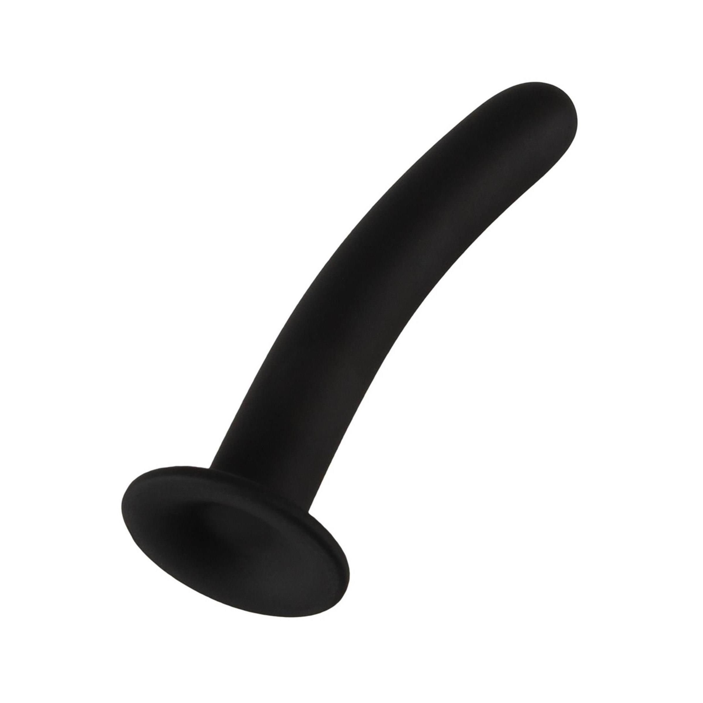 Dildo anale curvo nero con base a ventosa. Silicone. Superficie morbida. Sfondo bianco.