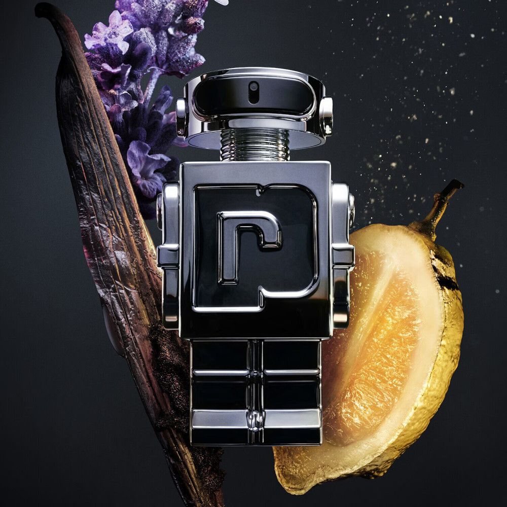 Flacone di profumo a forma di robot argentato con logo nero. Lavanda, baccello di vaniglia e pera.