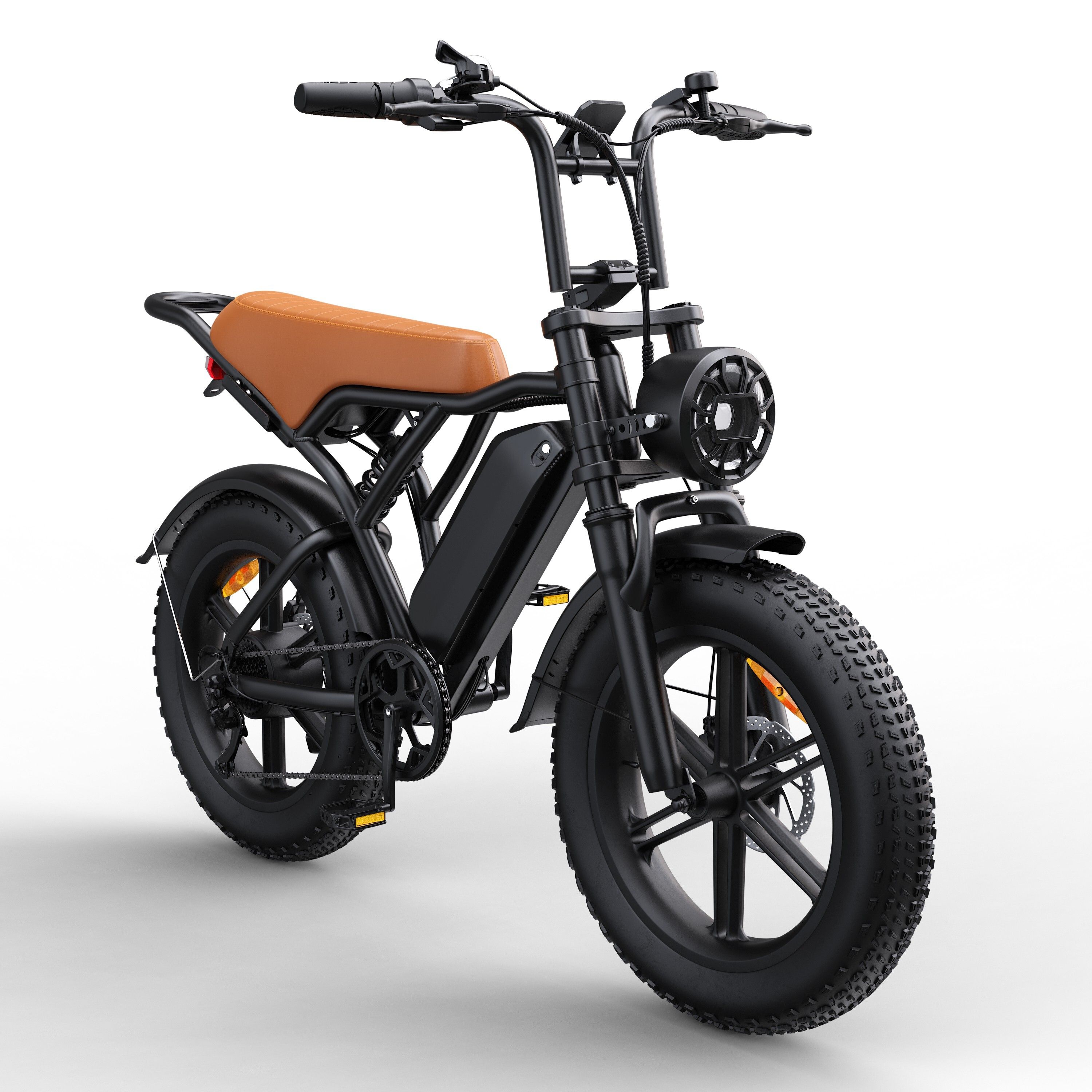 E-bike nera, sella marrone. Pneumatici larghi, faro, portapacchi. Trasmissione a 7 velocità.