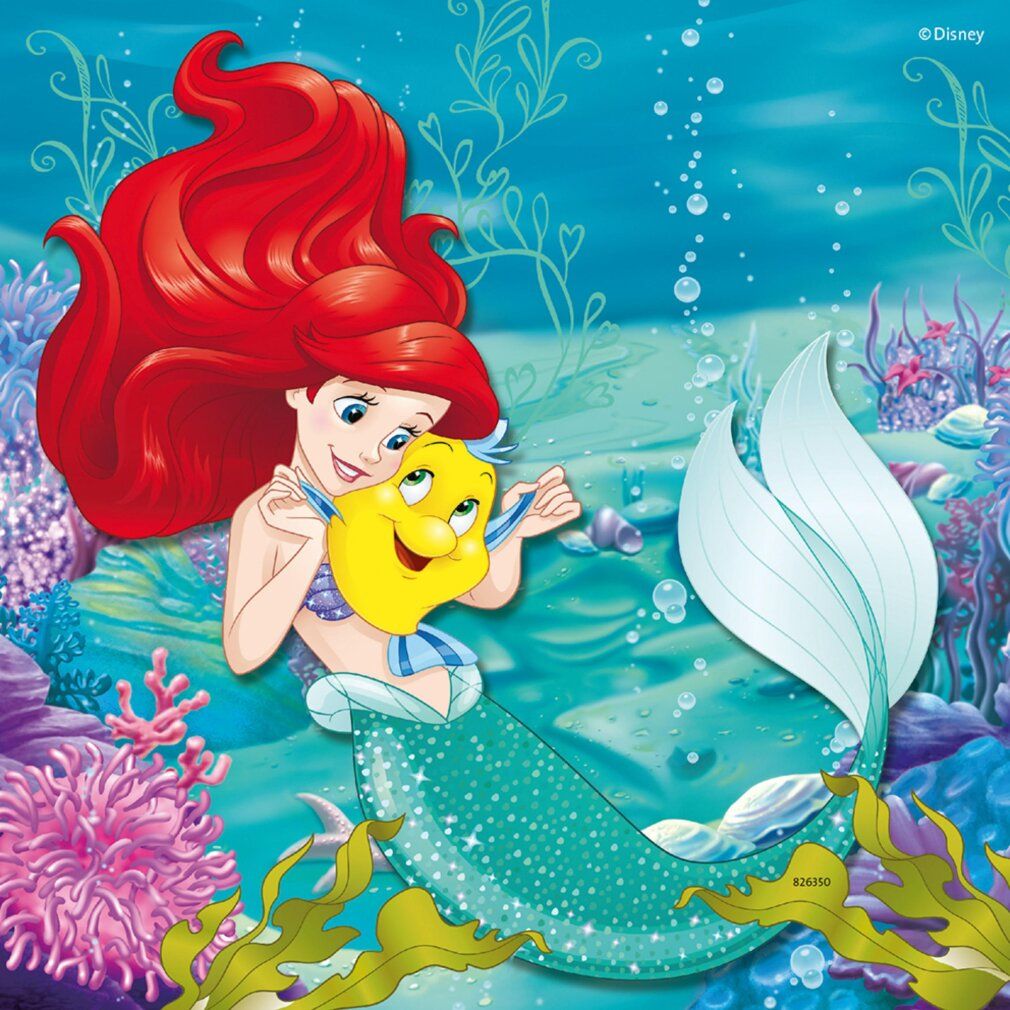 Ariel con capelli rossi e pesce giallo. Scena sottomarina con coralli e bolle. Coda di sirena.