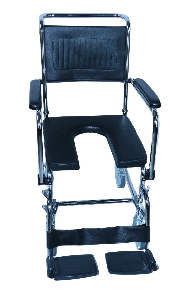 Sedia comoda con seduta imbottita, schienale, braccioli e poggiapiedi. Struttura cromata, quattro ruote.