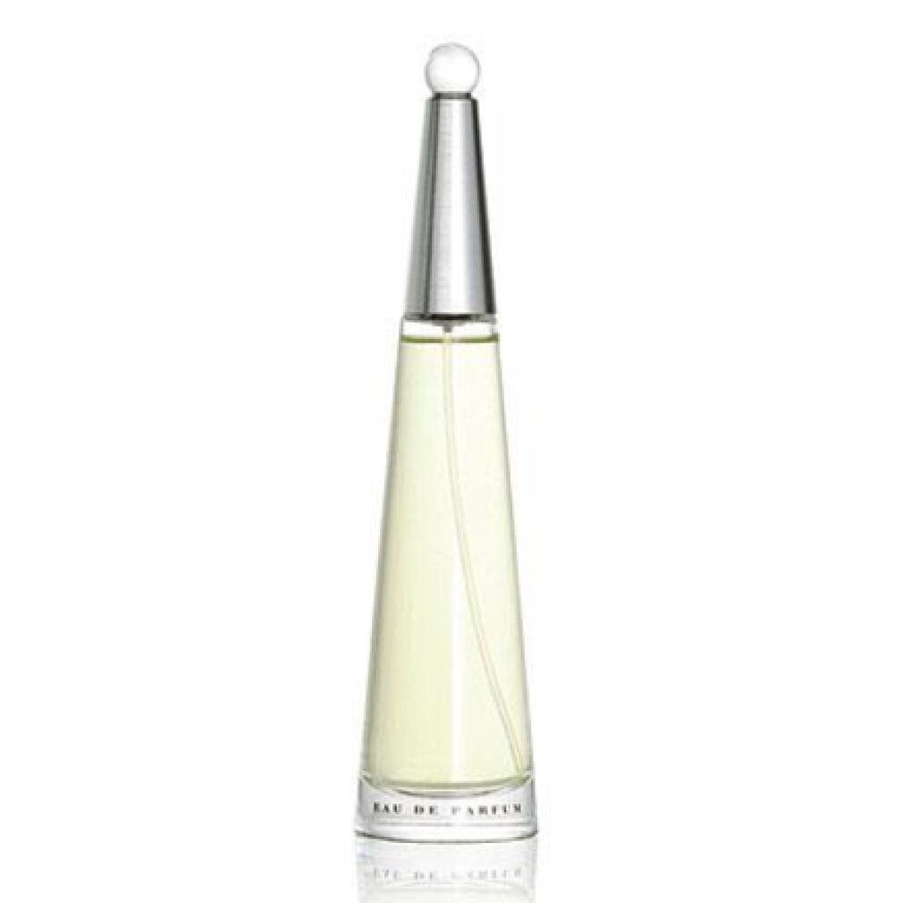 Flacone di profumo con tappo argentato e vetro trasparente. Scritta: L'EAU D'ISSEY, Eau de Parfum.
