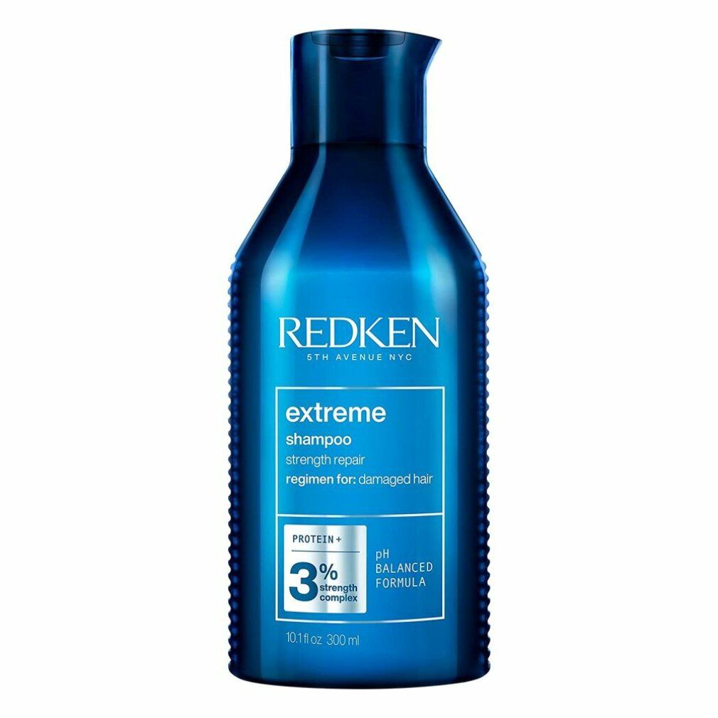 Flacone di shampoo blu scuro. Scritta: Redken, extreme shampoo, 3% strength complex, pH balanced formula. 300ml.