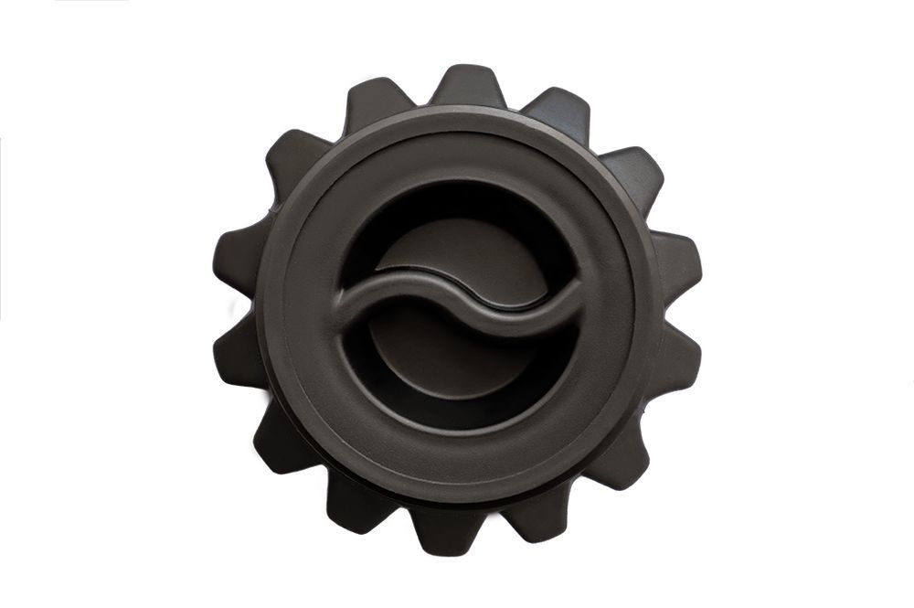 Estremità del rullo nera con design a ingranaggi e incavo per presa.
