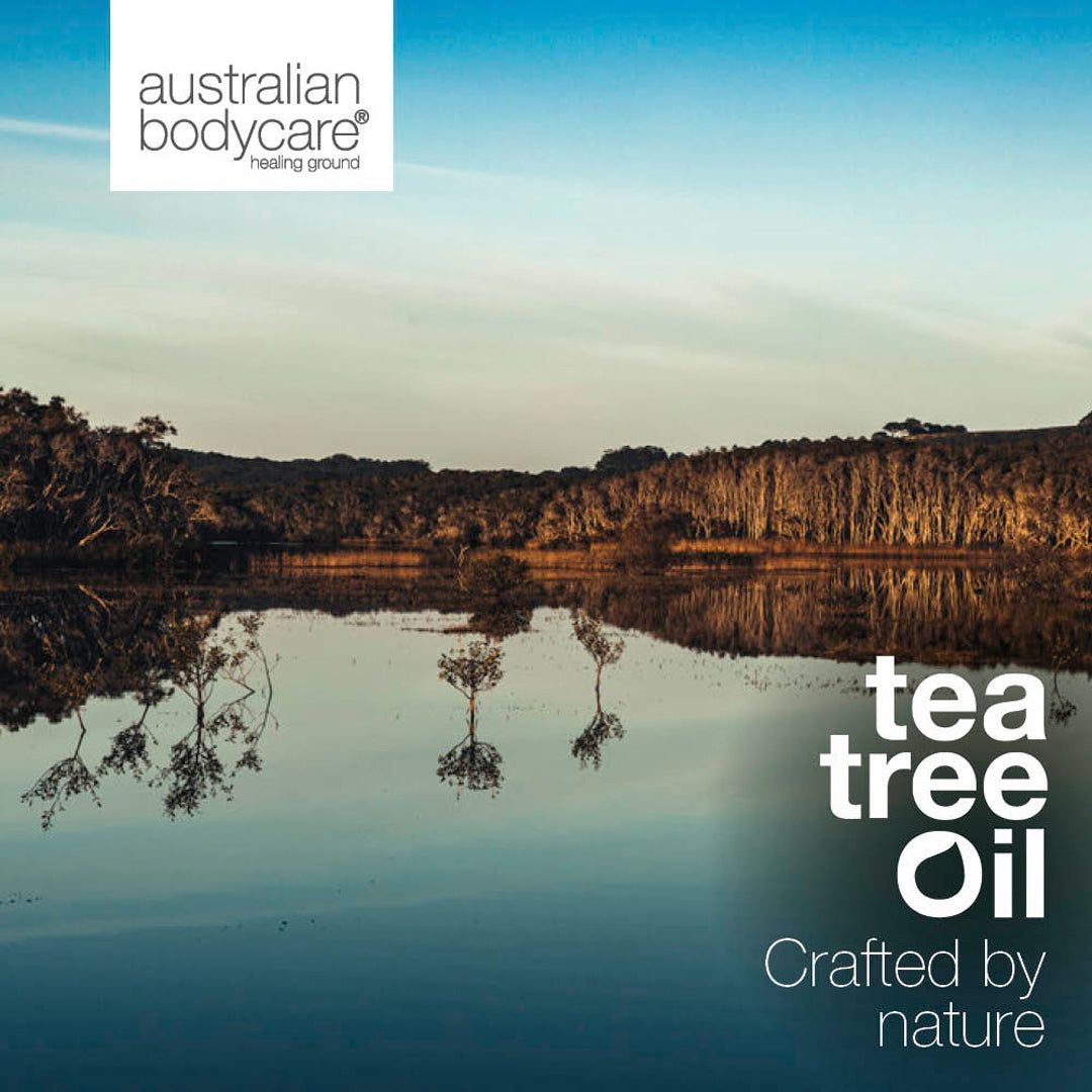 Paesaggio con lago e alberi. Logo: Australian Bodycare. Testo: Tea Tree Oil, Crafted by nature.