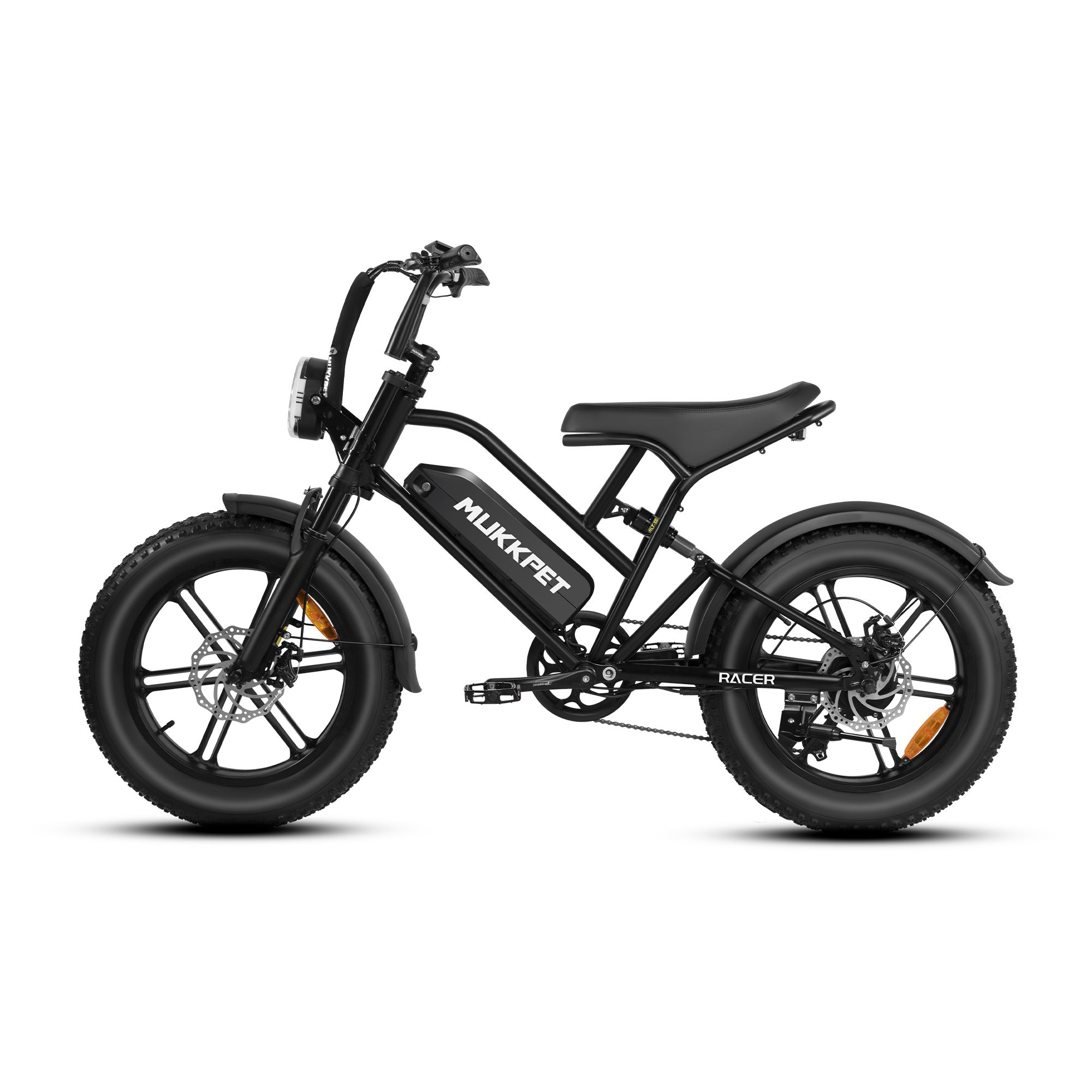 Bicicletta elettrica nera, vista laterale, marchio MUKKPET, modello RACER, pneumatici larghi.