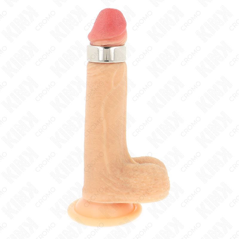 Dildo con anello metallico. Silicone color carne, punta rosa. Base a ventosa. Anello in metallo. Logo Kink sullo sfondo.