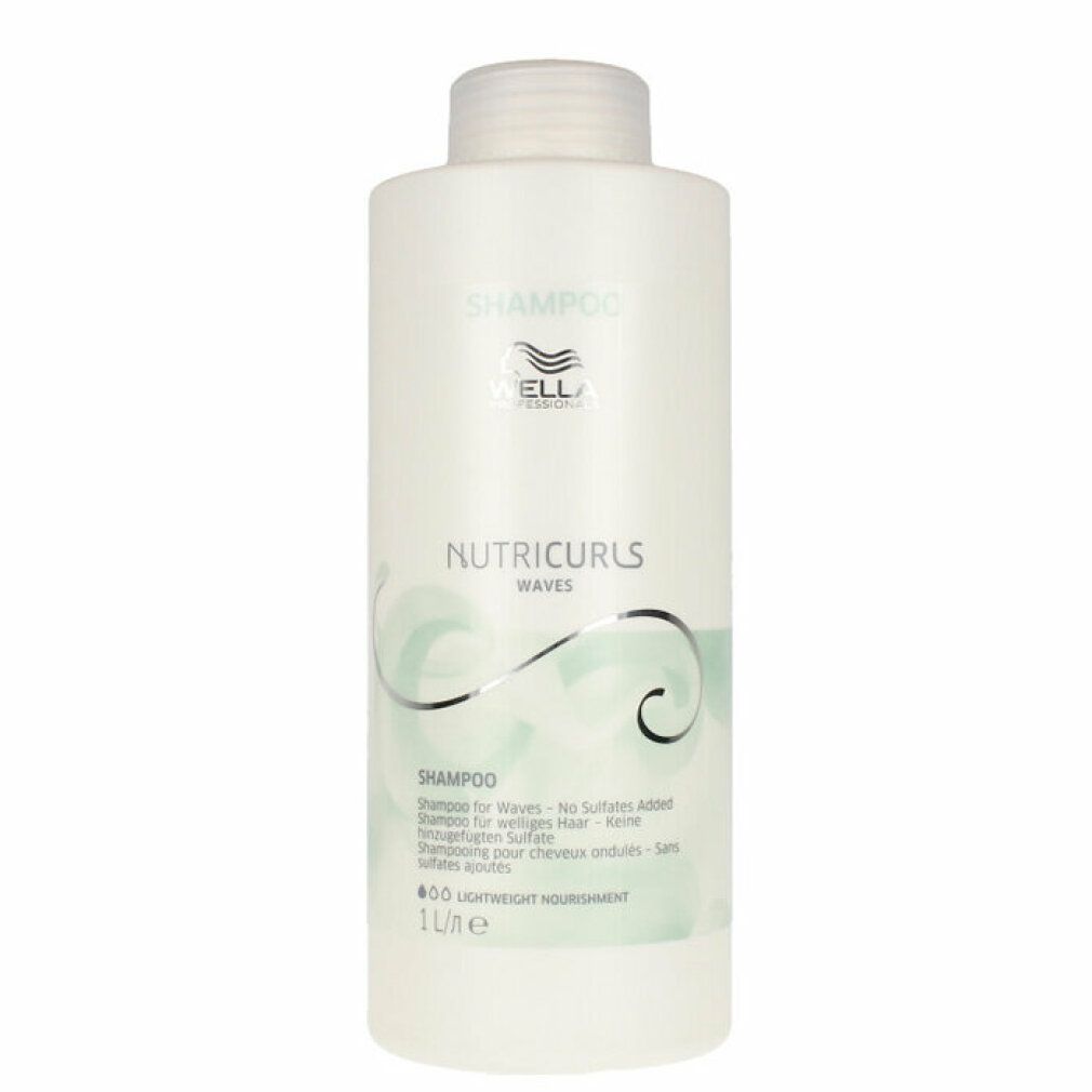 Flacone di shampoo bianco con dettagli verdi. Scritta: Nutricurls Waves, Shampoo. Logo Wella. 1L.