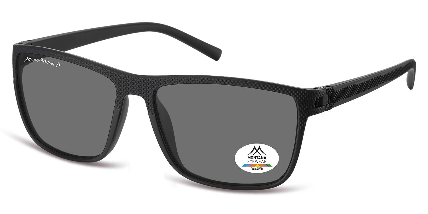 Occhiali da sole neri con lenti rettangolari. "Montana P" sulla stanghetta sinistra. Adesivo con logo e "Polarized" sulla lente destra.