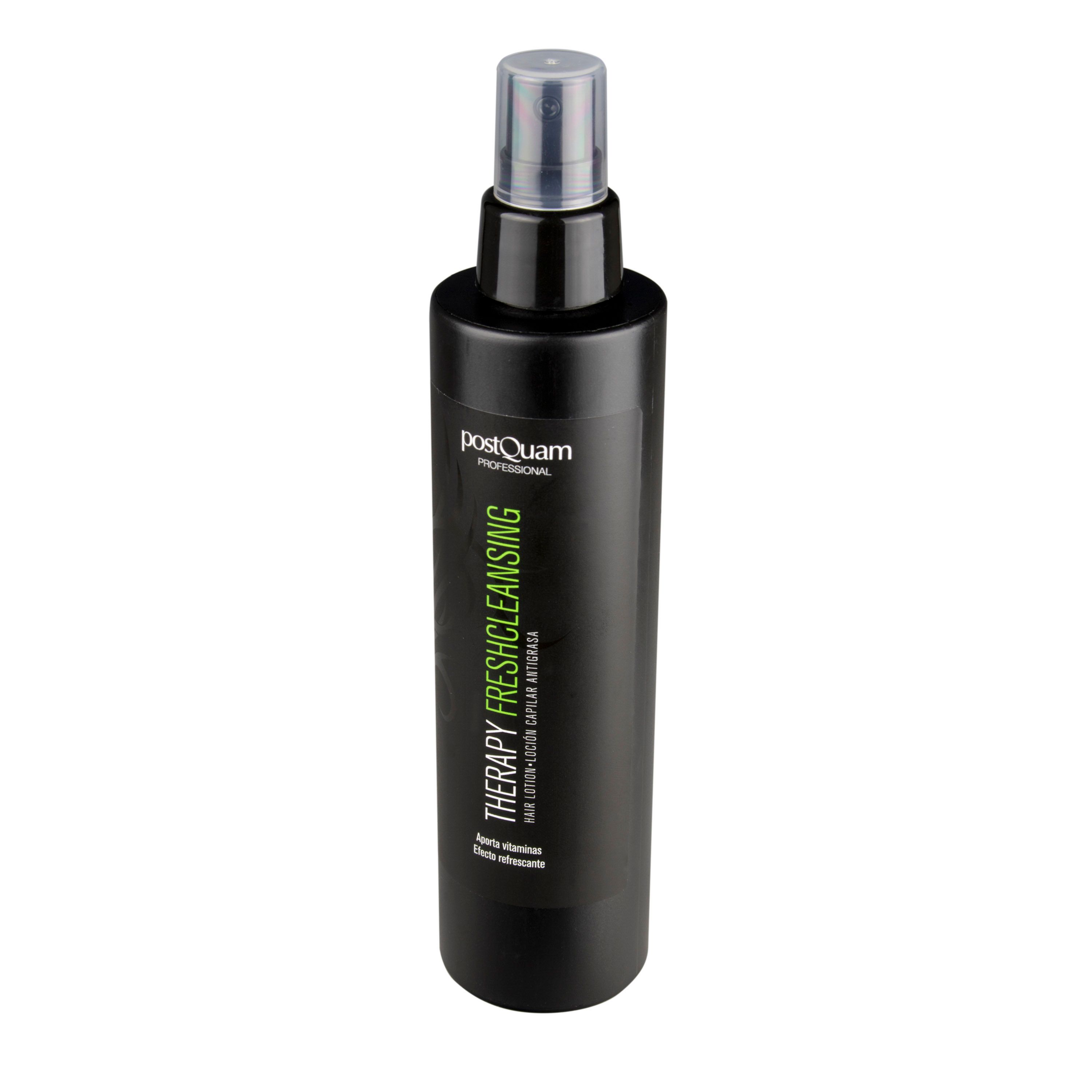 Flacone spray nero con scritta "THERAPY FRESHCLEANSING". Marchio PostQuam. Erogatore trasparente.