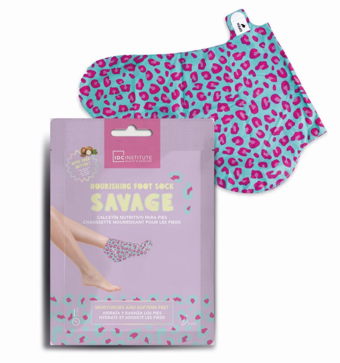 Maschera per i piedi e confezione. Confezione viola con immagine del piede. Calzino con motivo leopardato. Marchio: IDC Institute. Testo: Savage.