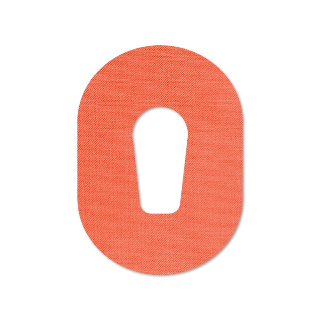 Cerotto ovale arancione con apertura. Per dispositivi medici. Su sfondo bianco.