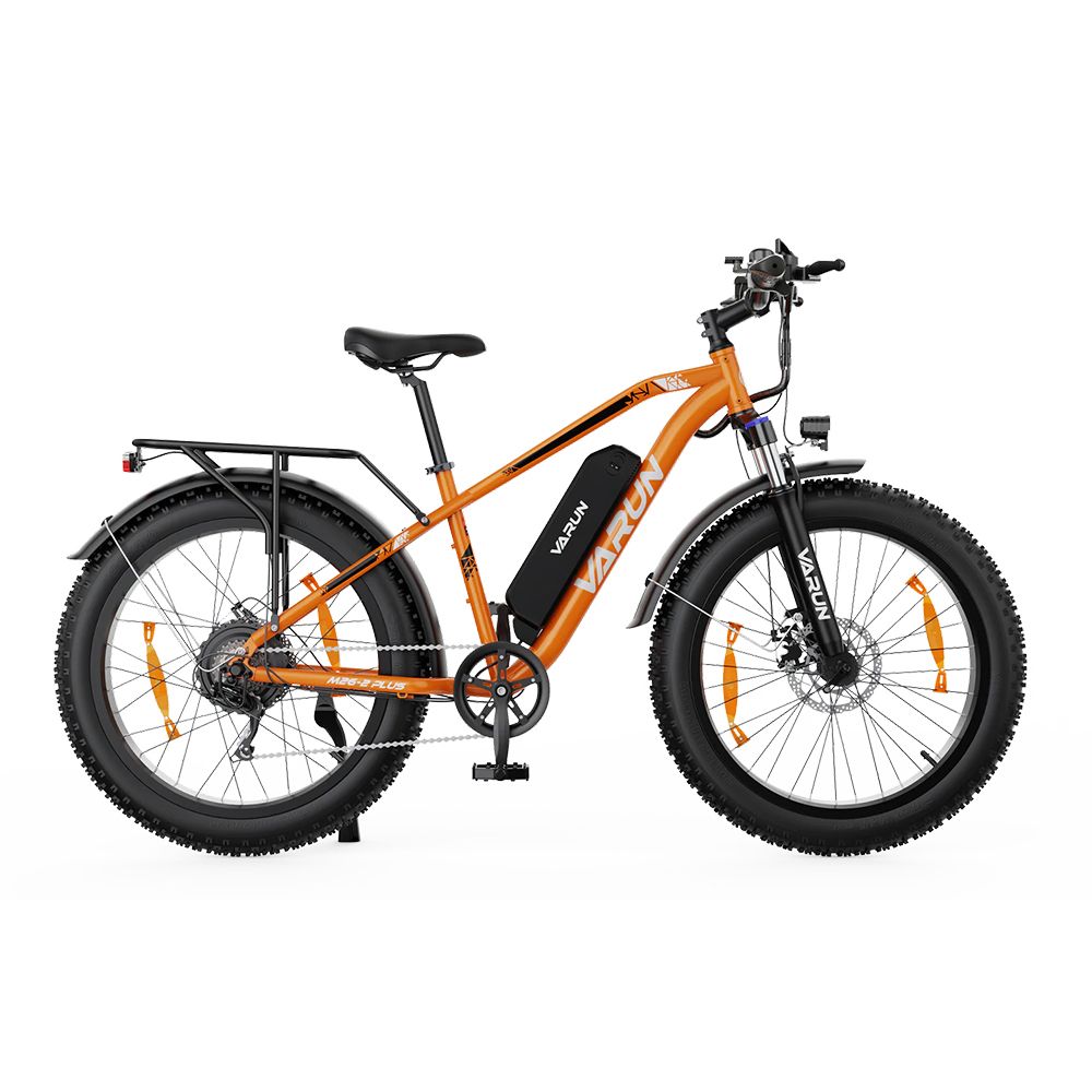 E-MTB VARUN M26-2 Plus arancione con batteria nera, portapacchi e pneumatici larghi. Sella nera.