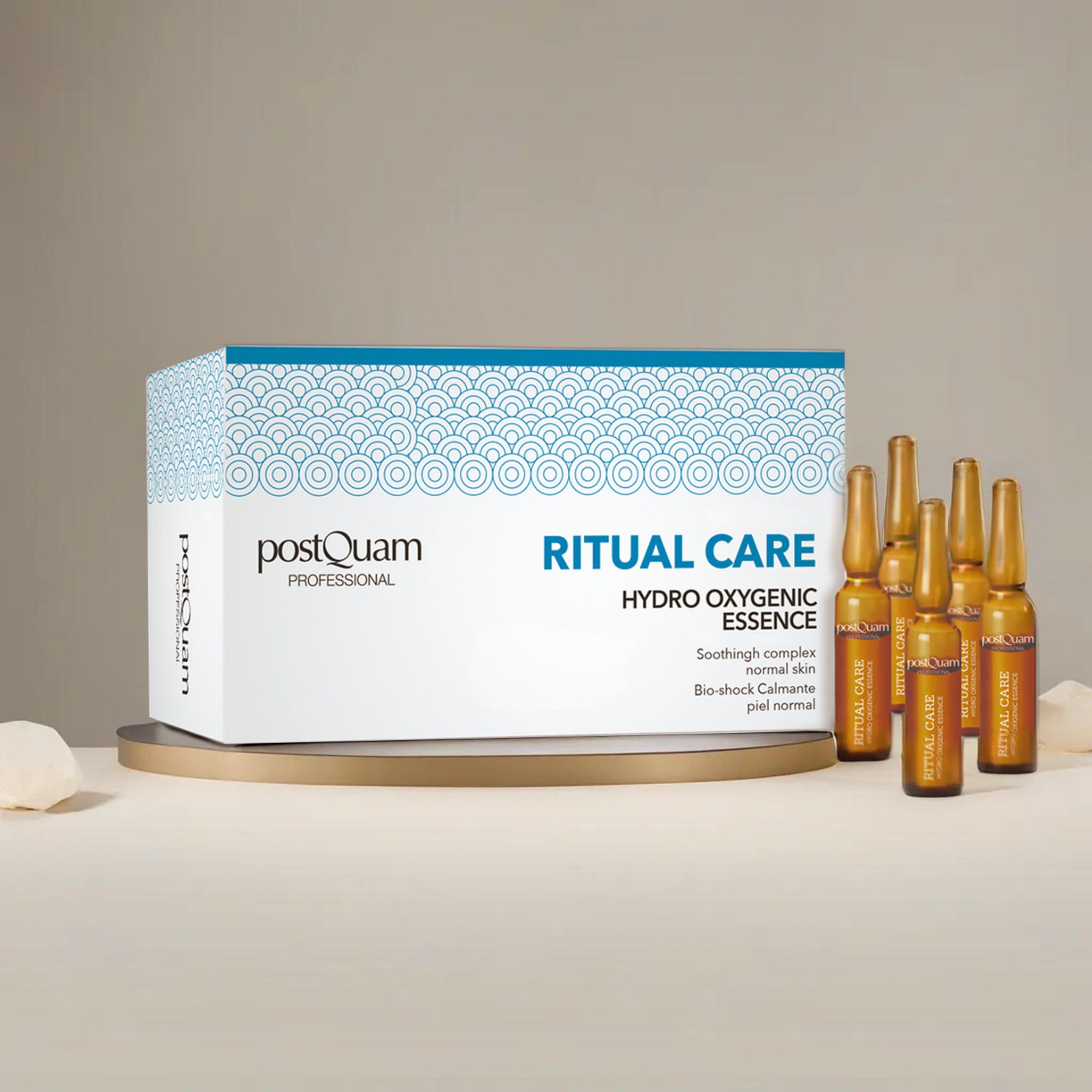 Confezione con fiale su un piedistallo. Scritta 'Postquam Professional', 'Ritual Care Hydro Oxygenic Essence'. Fiale accanto.