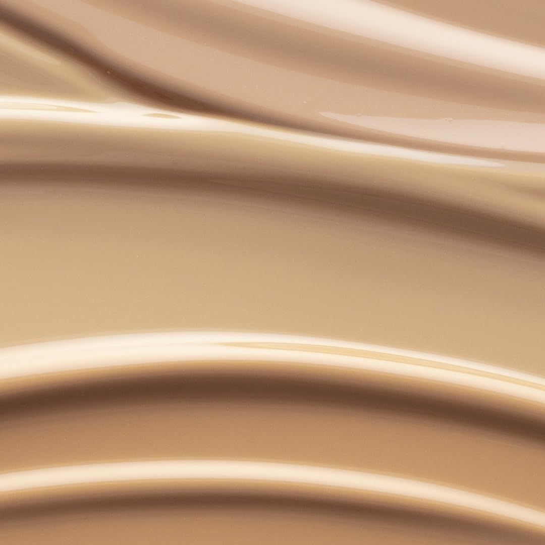 Primo piano di strisce ondulate di Collistar Fondotinta Nudo Seconda Pelle. Tonalità beige.
