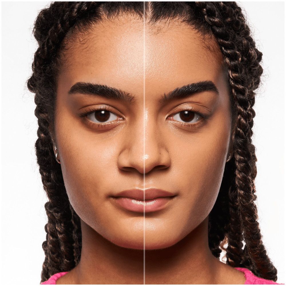 Viso, metà con fondotinta, metà senza. Confronto della copertura.