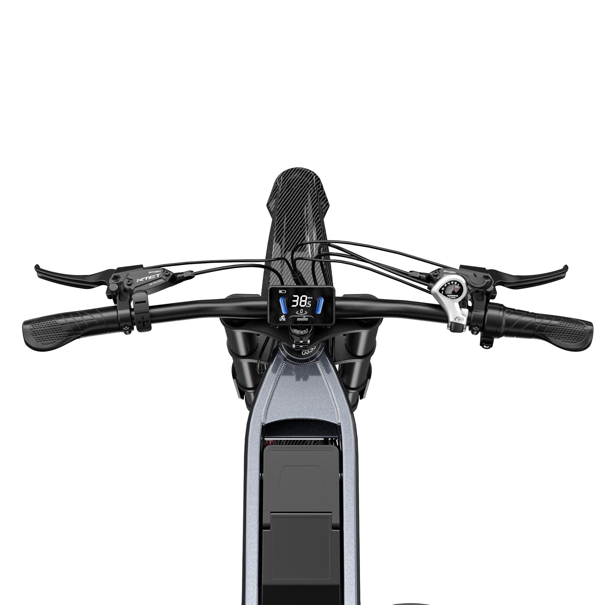 Primo piano del manubrio di una e-MTB. Display digitale, leve dei freni. Su sfondo bianco.