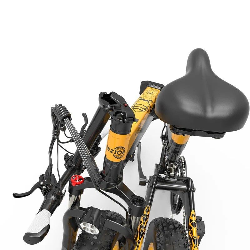 E-bike pieghevole giallo e nero. Visibili: manubrio, sella, telaio. La ruota anteriore non è visibile.