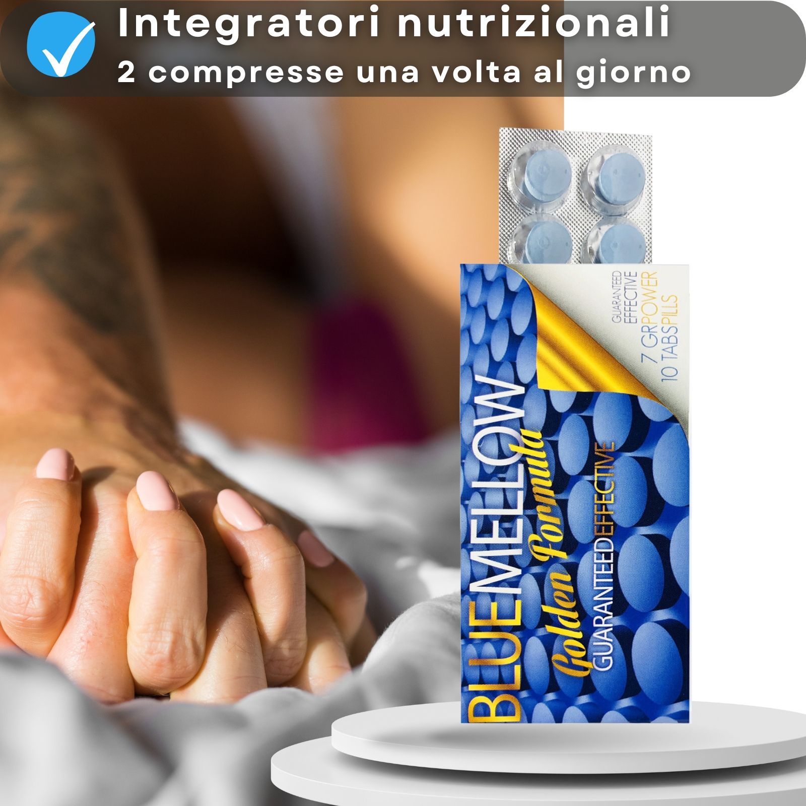 Confezione e compresse. Scritta: BLUE MELLOW Golden Formula. 7 GR POWER, 10 TABS/PILLS. Coppia a letto.