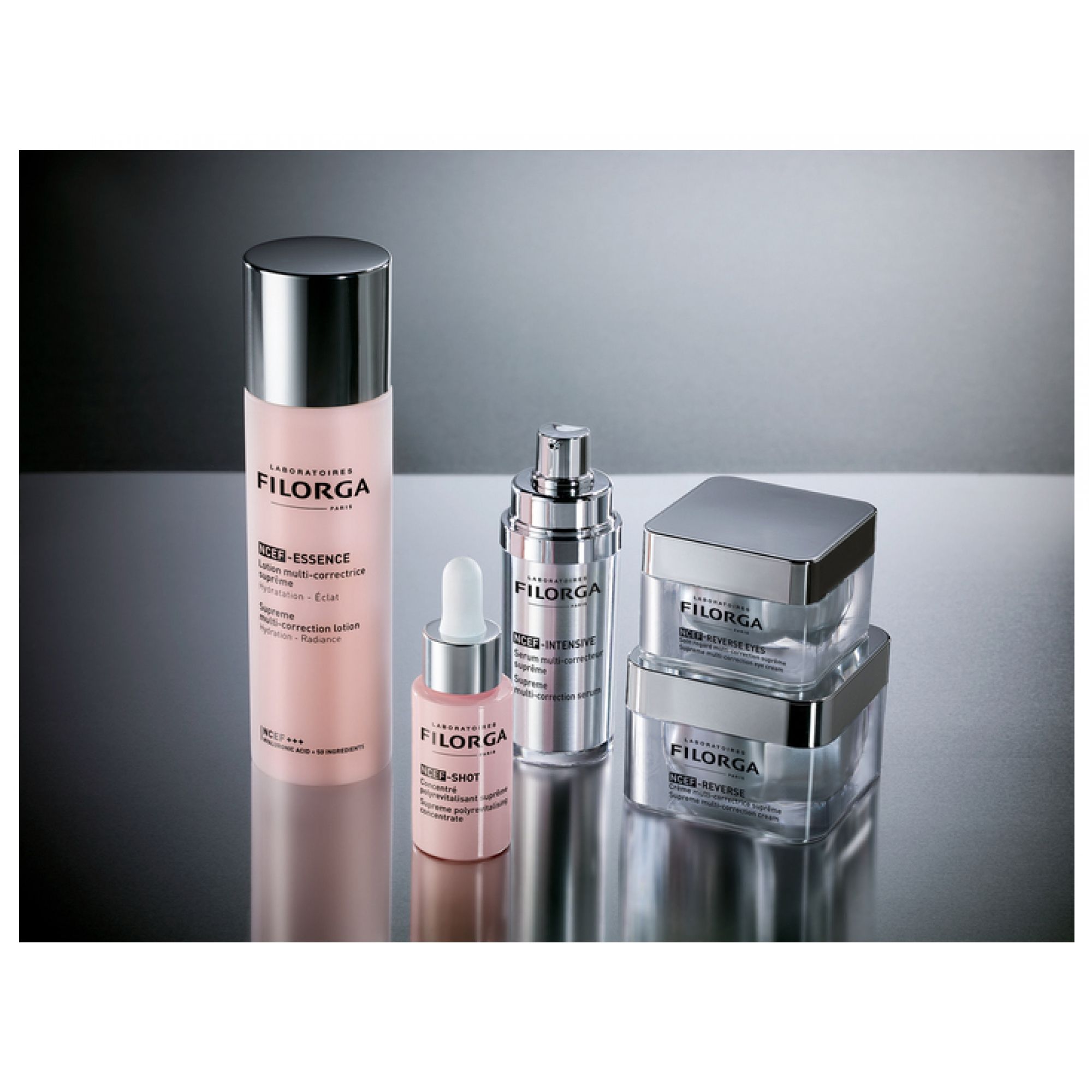 Prodotti per la cura della pelle Filorga: Essence, Shot, Intensive e Reverse in contenitori di vetro con tappi argentati.